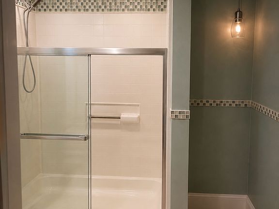 4th image of 5 Darien Pl