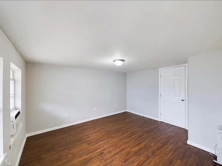 607 Enid St #1/2-2 — Photo 8