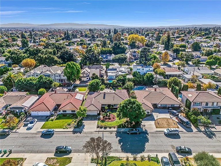 452 W Winnie Way — Photo 39