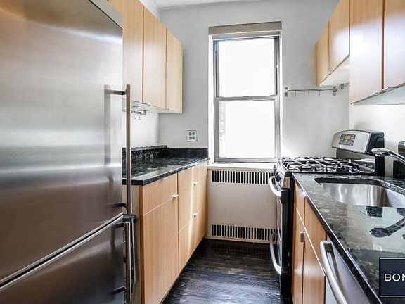 4th image of 686 2nd Ave #6N