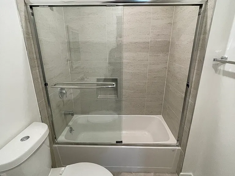 966 N Mariposa Ave #24 — Photo 6