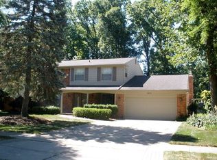 3403 Essex Dr, Troy, MI 48084