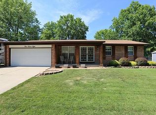 978 Tree Trails Ln, Fenton, MO 63026