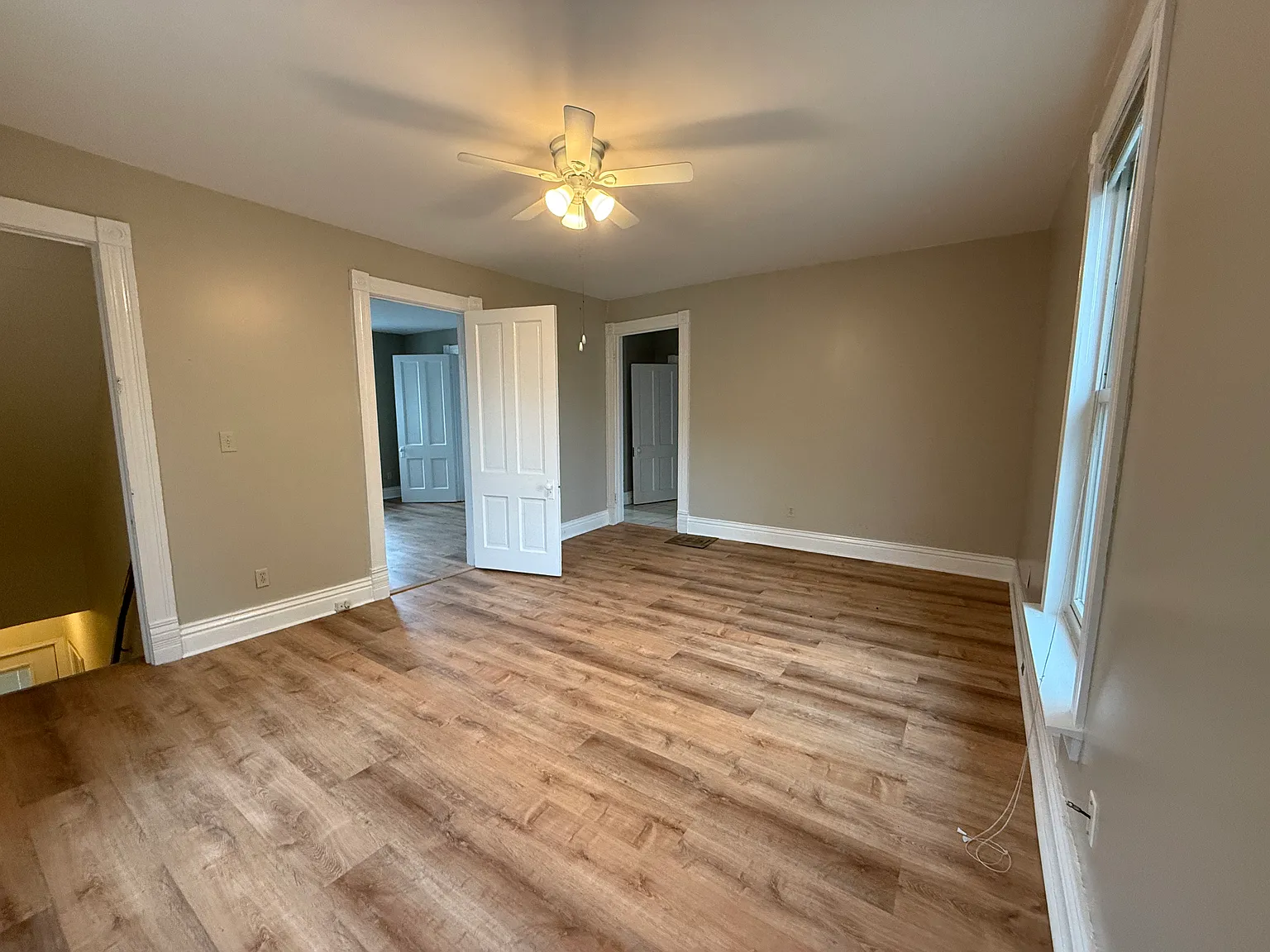 123 Waverly Ct — Photo 2