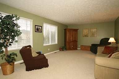 5th image of 922 Evergreen Park Ln