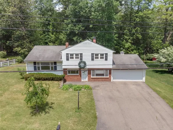 234 Ridgefield Rd, Endicott, NY 13760