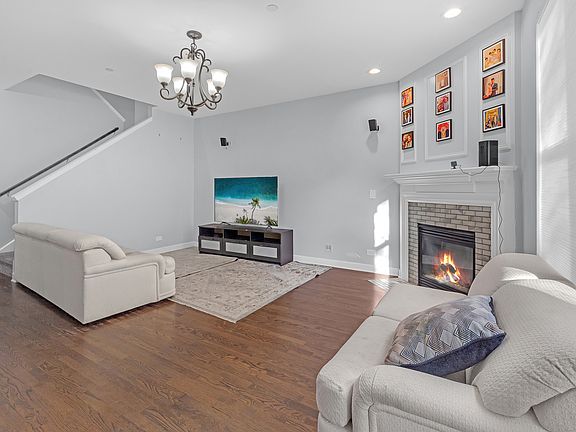 3rd image of 1493 Yellowstone Dr