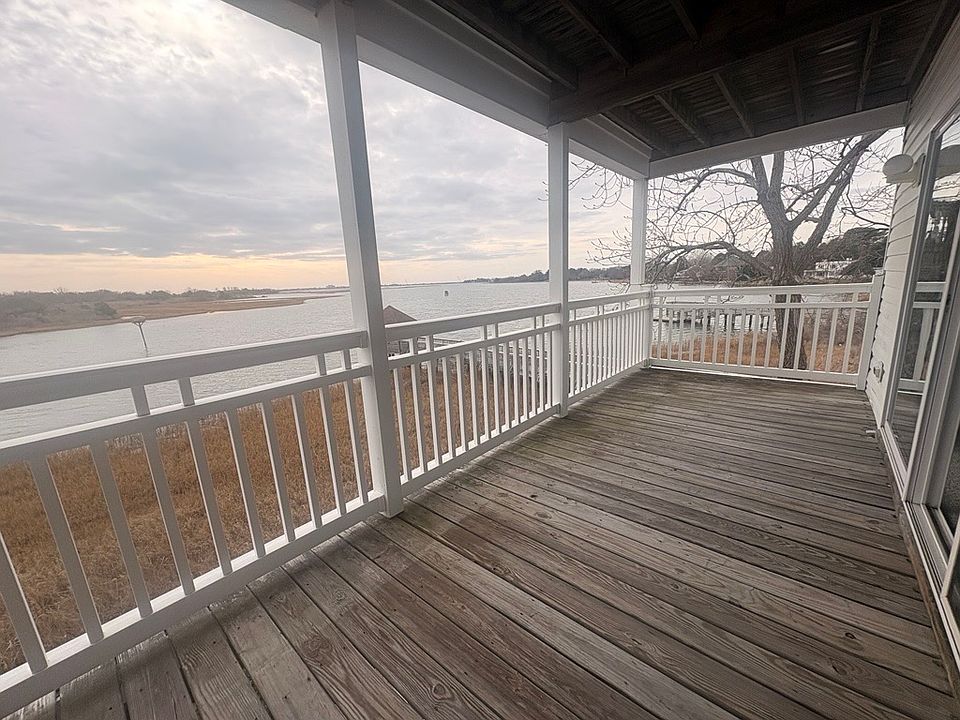 Overly spacious balcony; end unit