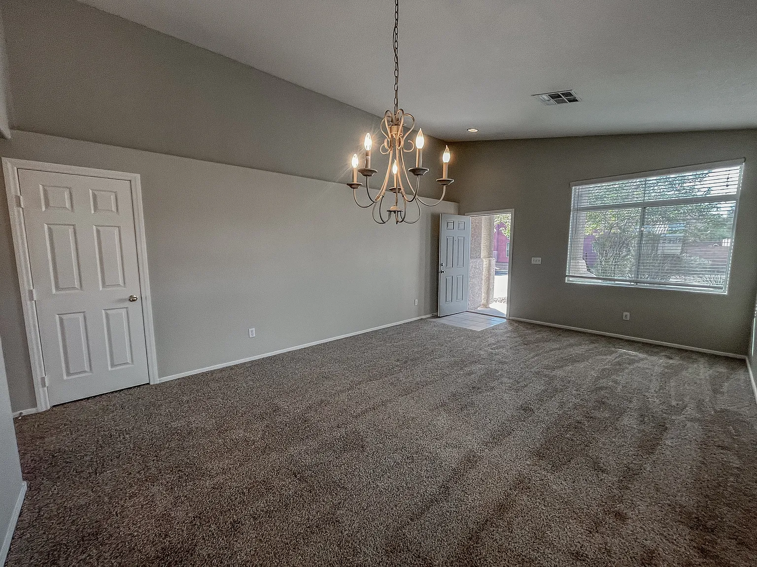 3 bed, 1617 sqft, $1,995 — Photo 3