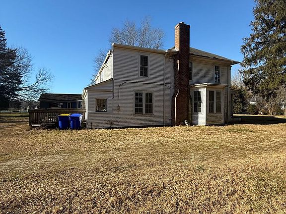 4th image of 564 Front St