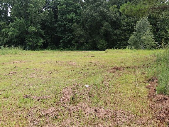 2nd image of 16 Dogwood Dr
