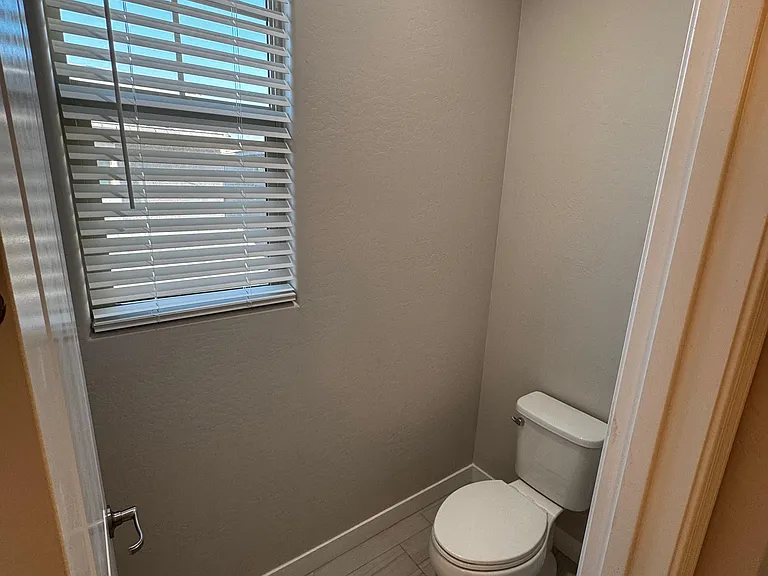 648 W Winchester Dr — Photo 30