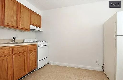 4th image of 2601 Fairview Ave #C