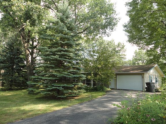 4th image of W3639 Glenmore Ave