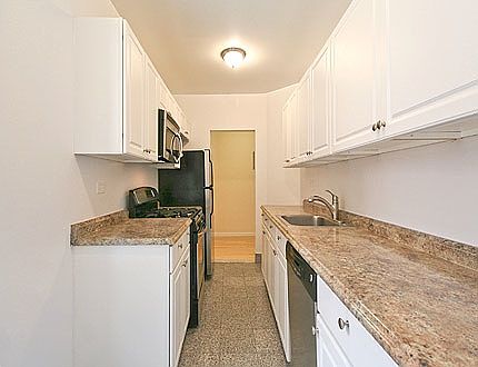 1st image of 11882 Metropolitan Ave