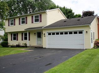 31 Putting Green Ln, Penfield, NY 14526