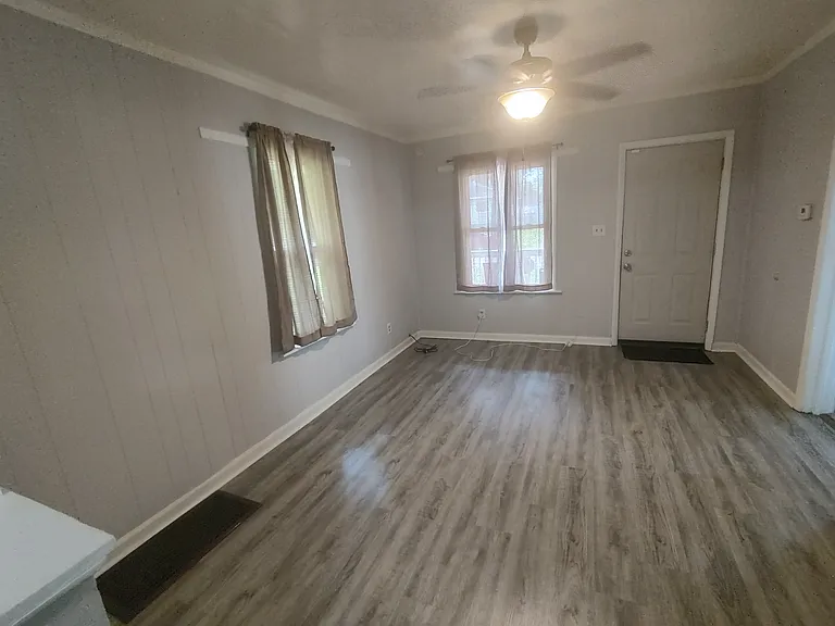 1605 E Glenn Ave — Photo 3