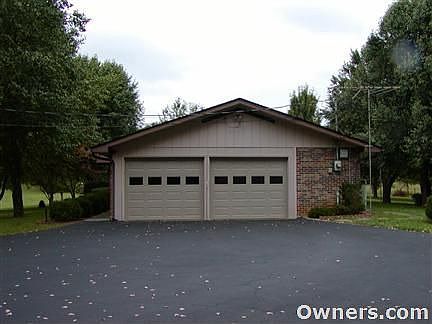 Attached 2-car garage, large turnaround