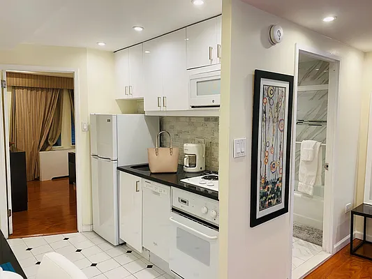 Rented by Manhattan Management Group | media 31