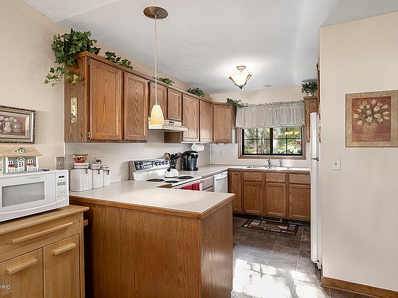 3rd image of 807 Harvest Dr