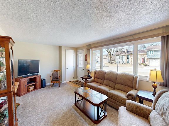 3rd image of 418 Ridge Rd