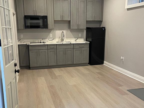 4th image of 1008 Dauphine St #2B