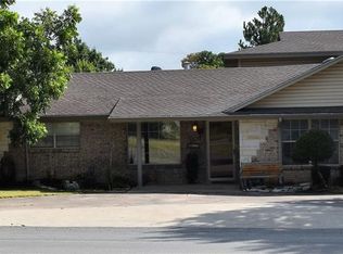 615 E Nelson St, Bowie, TX 76230