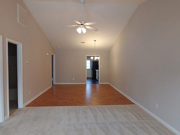 4th image of 718 Creekside Dr