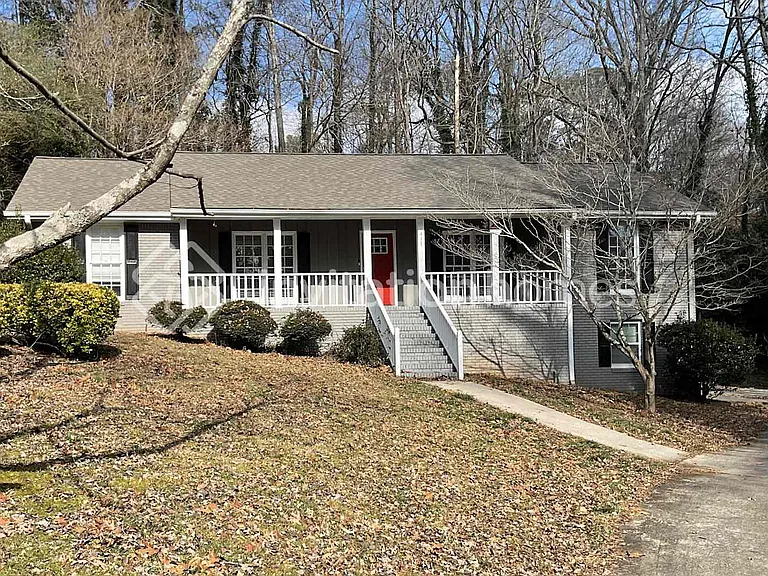 460 Glendale Ct — Photo 1