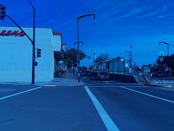 3rd image of 1707 Yosemite Ave