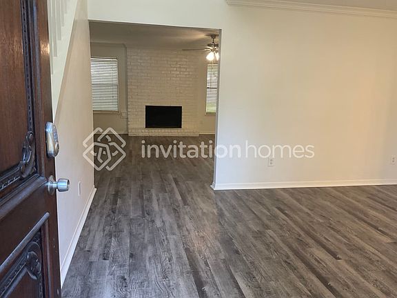 3rd image of 4018 Pecan Knoll Dr