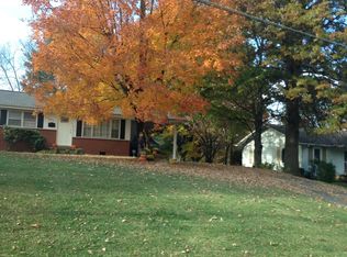 2204 N Greenwood Dr, Johnson City, TN 37604