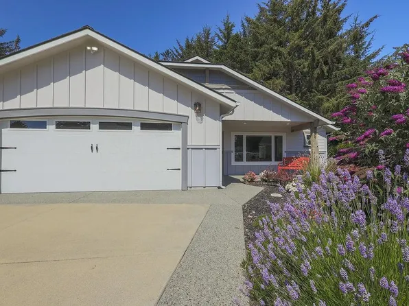 105 Smugglers Cove Way, Crescent City, CA 95531