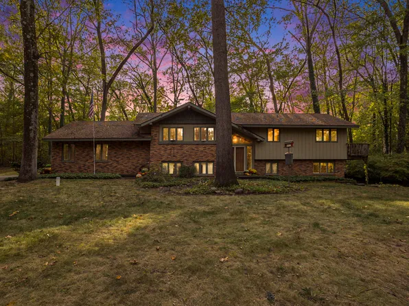 3336 Pine Tree Dr, Allegan, MI 49010