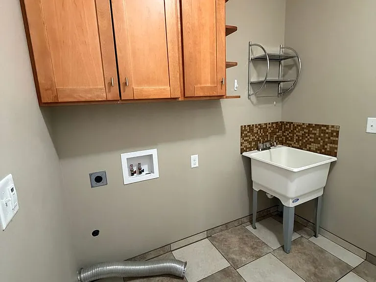 215 N Wellington St — Photo 17