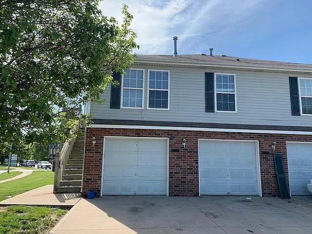 2 bed, 1.5 bath, 1000 sqft, $1,350 — Photo 3