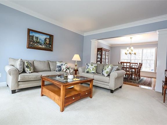 5th image of 14 Mendonshire Dr