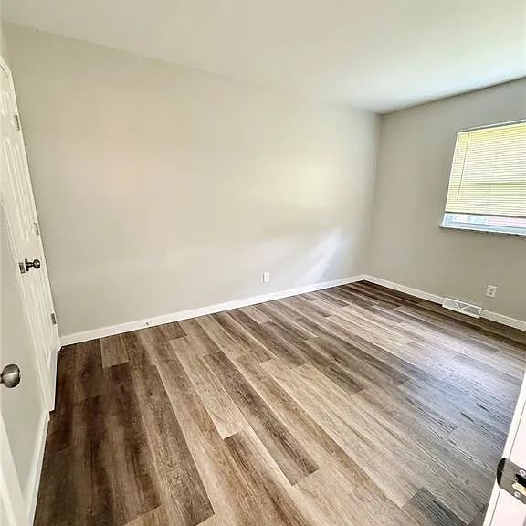 103 E 7th St #1 — Photo 14