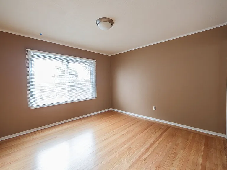 44 Ashton Ave — Photo 10