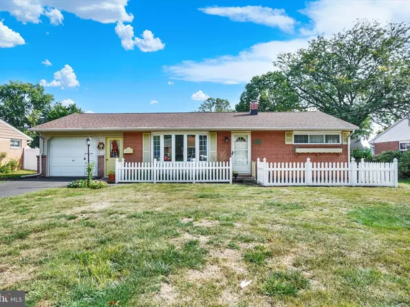 225 S Delta St, Mount Joy, PA 17552