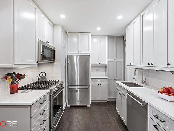 4th image of 245 E 72nd St APT 4C