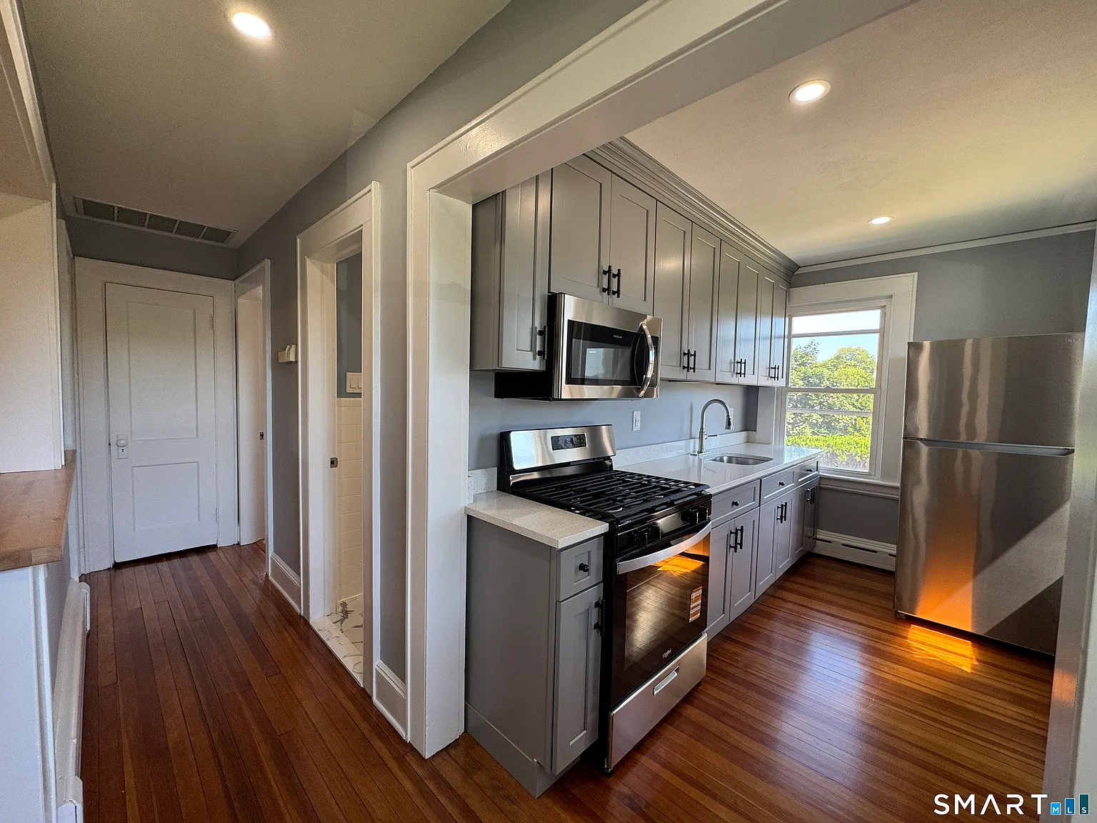 2 bed, 1.0 bath, 728 sqft, $2,200 — Photo 4