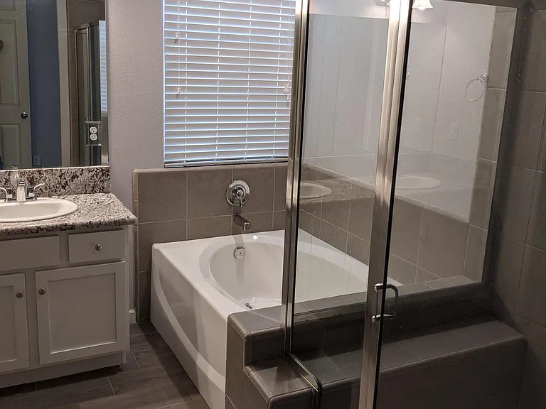 2216 Lombard Ln — Photo 16