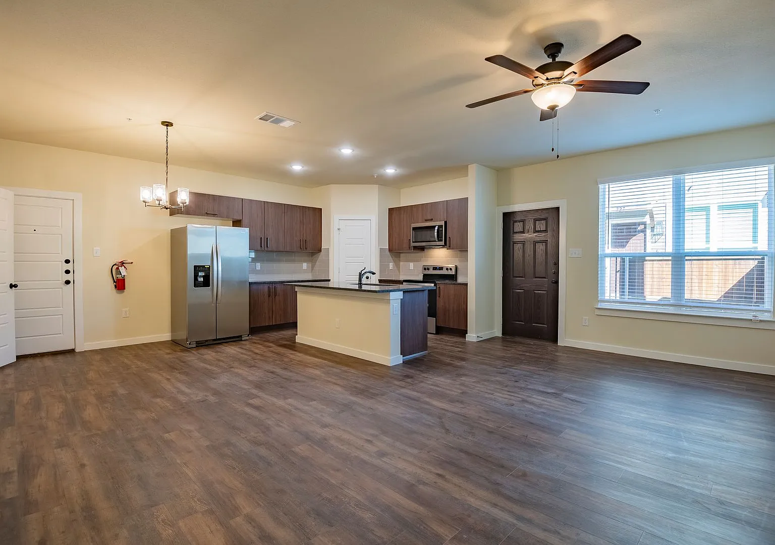 Available Now! Gorgeous 2 Bedroom Four Plex Located In Midlothian Isd! — Photo 1