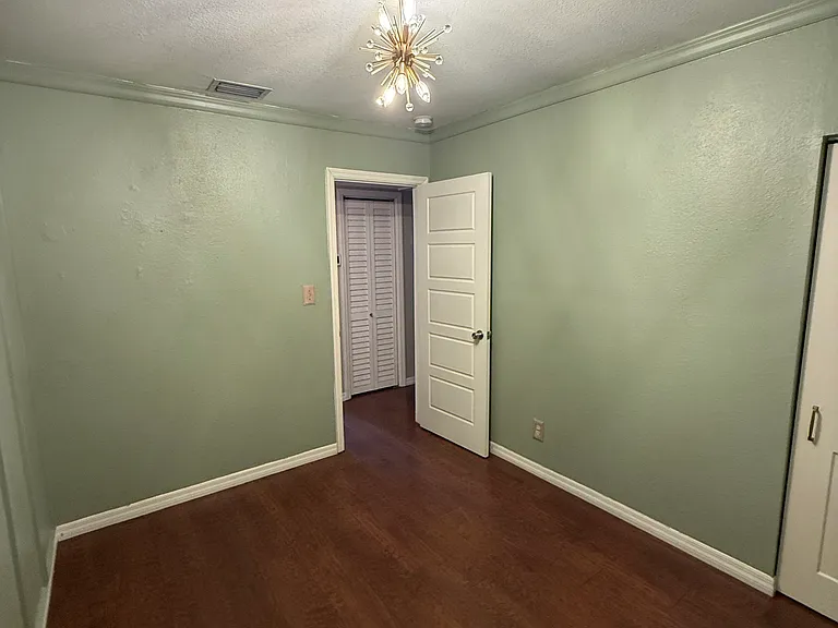 11307 N Boulevard St — Photo 23