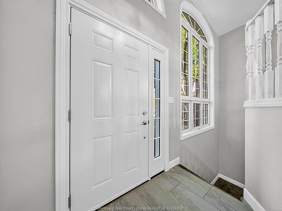 3rd image of 4793 Juliet Cres