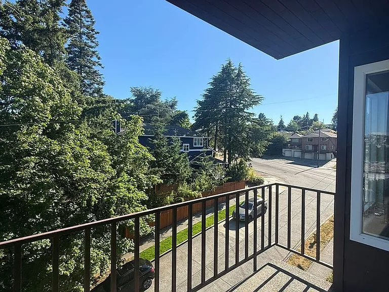 1952 Thorndyke Ave W — Photo 21