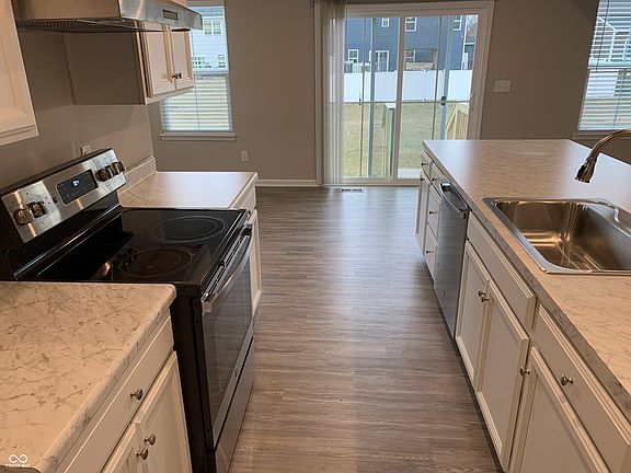 4th image of 7192 Martock Dr