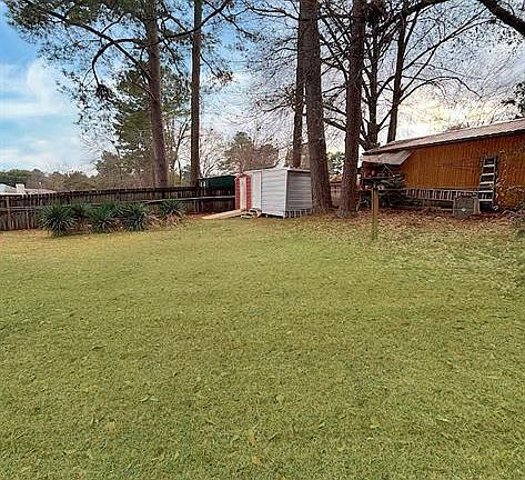 3rd image of 1214 Heritage Dr