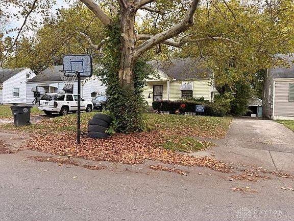 2nd image of 1424 Shaftesbury Rd